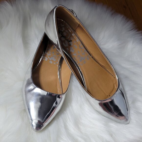 Qupid Shiny Metallic Silver Flats - Picture 9 of 9